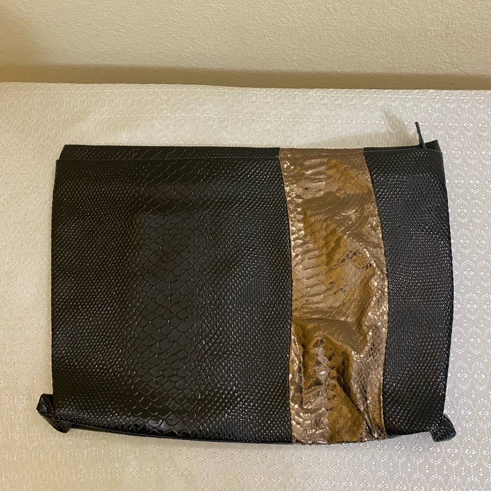 Beautiful and elegant envelope bag in black & metallic gold animal print design.